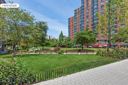 Riverwalk Landing on Roosevelt Island